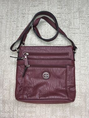 Giani Bernini Women's Crossbody Bag Faux Leather Wine Color Adjustable Strap Zip